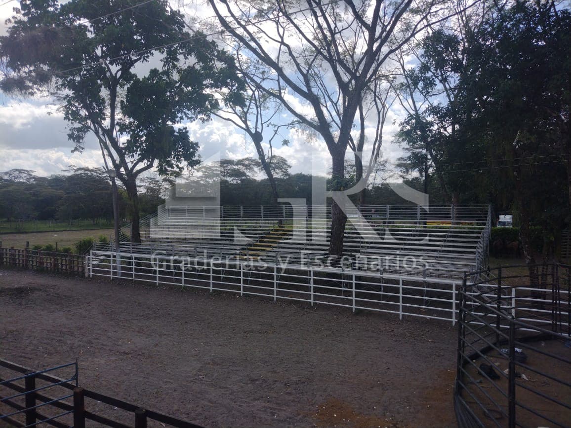 Alquiler de Graderías 84