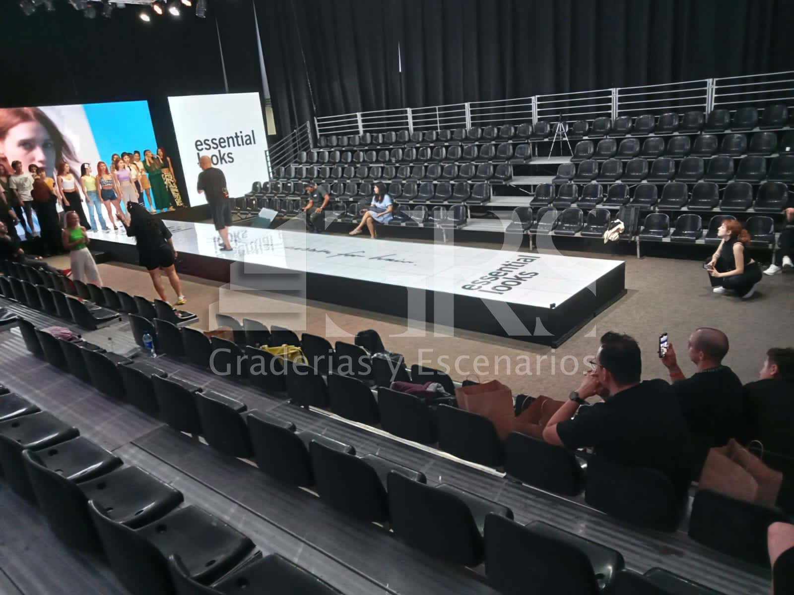 Alquiler de Graderías 112