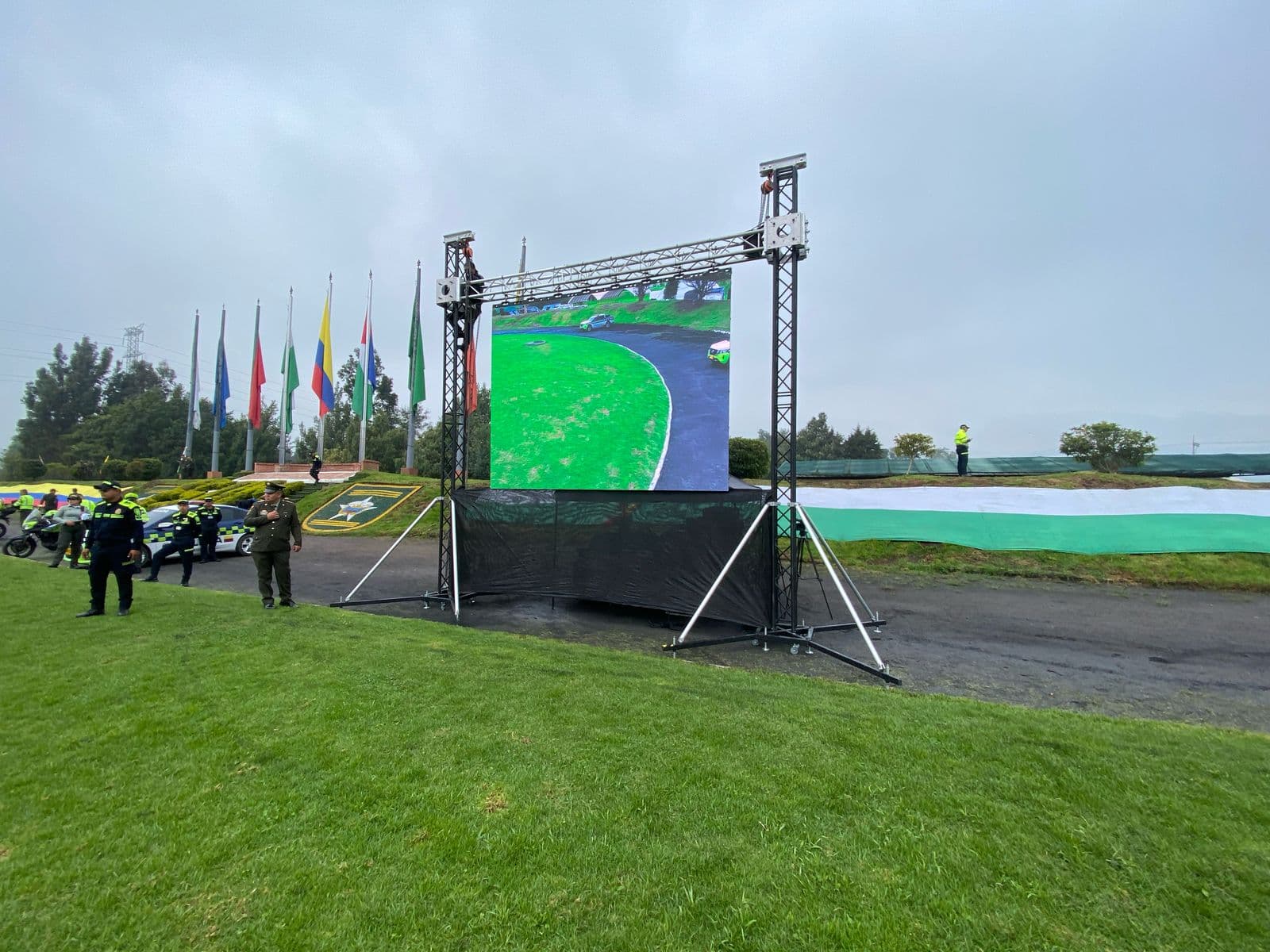 Pantallas y Circuito Cerrado de Transmisión — Graderías GRS